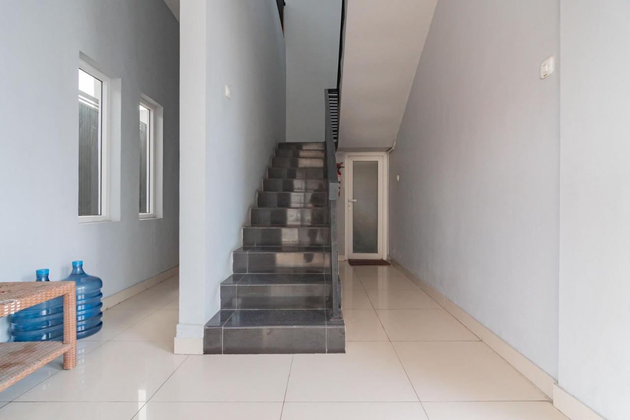 Reddoorz Plus Syariah @ Tuparev Cirebon 3 Exterior foto