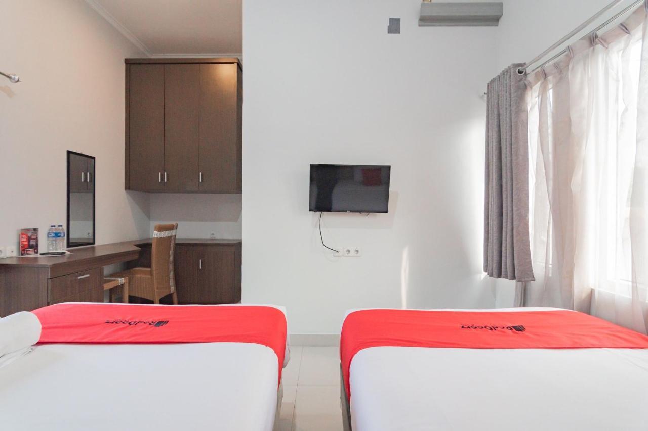 Reddoorz Plus Syariah @ Tuparev Cirebon 3 Exterior foto