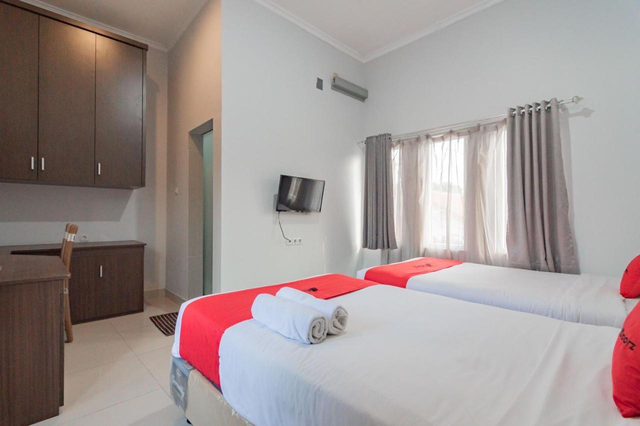 Reddoorz Plus Syariah @ Tuparev Cirebon 3 Exterior foto
