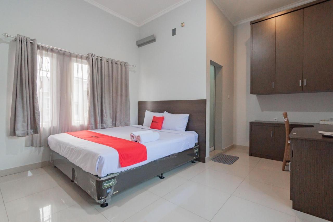 Reddoorz Plus Syariah @ Tuparev Cirebon 3 Exterior foto