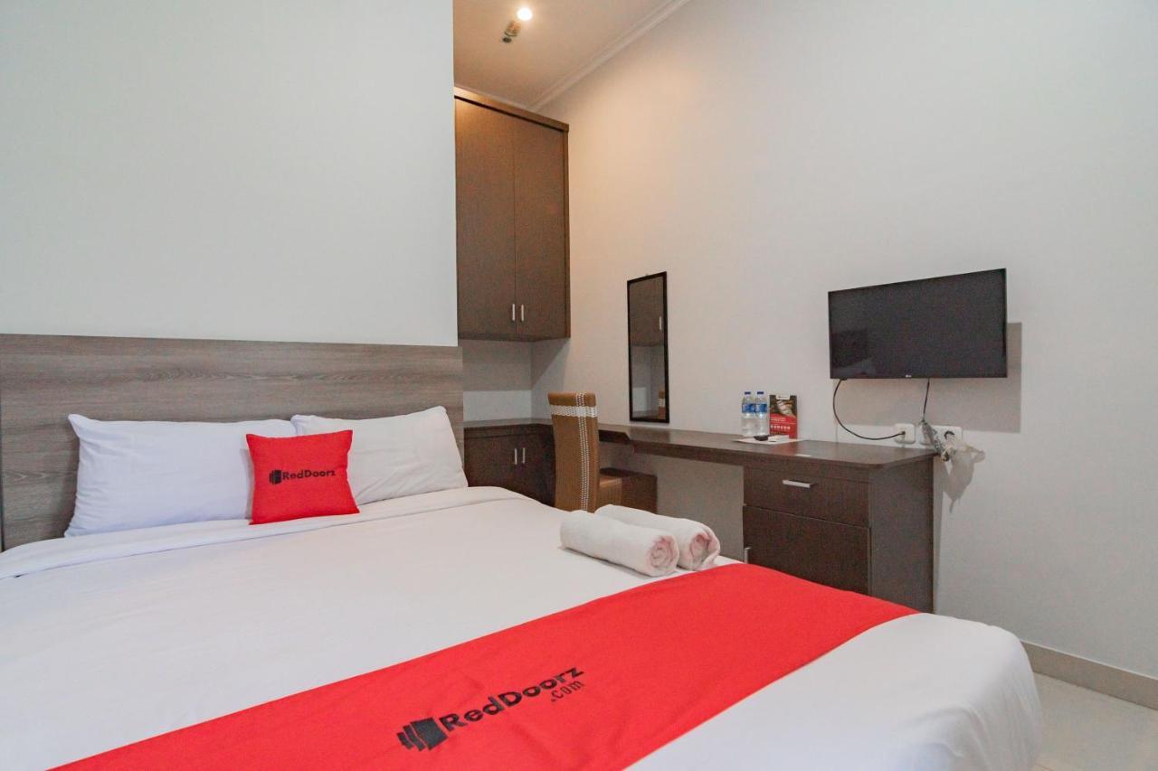 Reddoorz Plus Syariah @ Tuparev Cirebon 3 Exterior foto