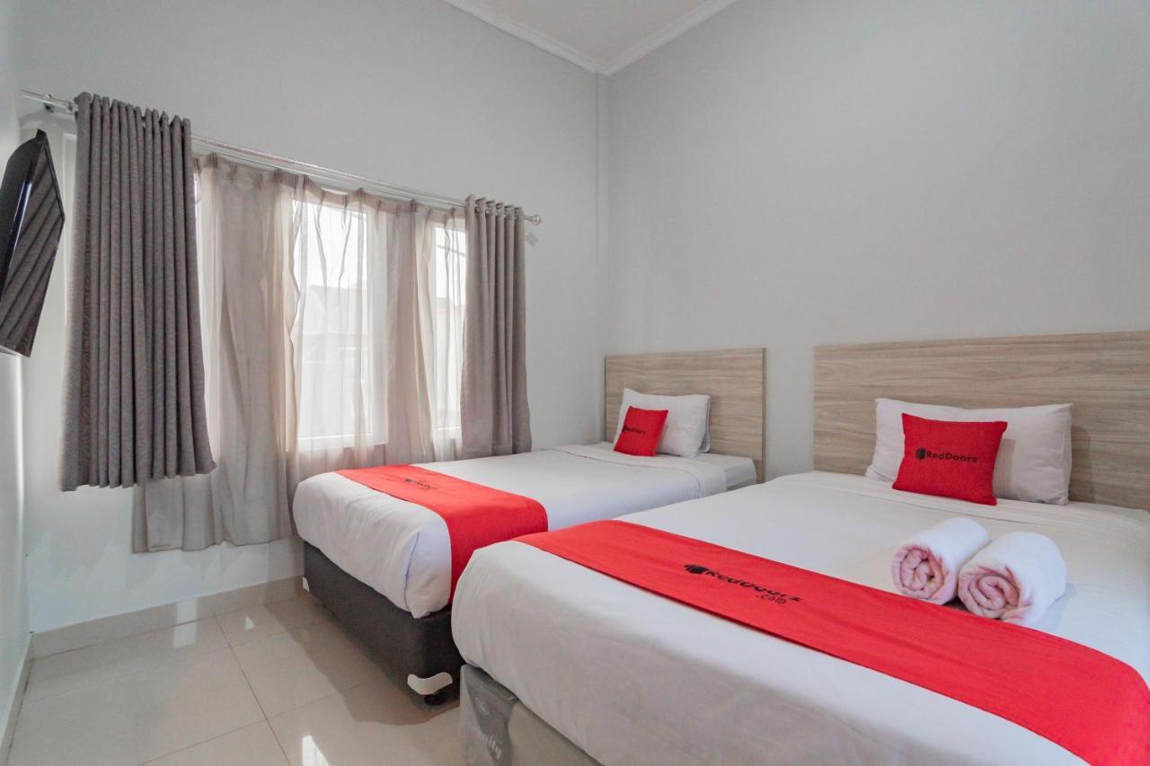Reddoorz Plus Syariah @ Tuparev Cirebon 3 Exterior foto