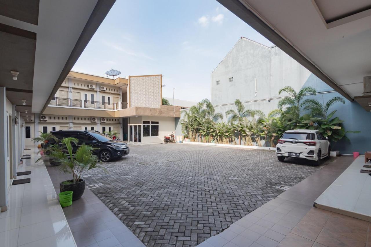 Reddoorz Plus Syariah @ Tuparev Cirebon 3 Exterior foto